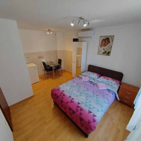 איזולה Rooms Neda מראה חיצוני תמונה